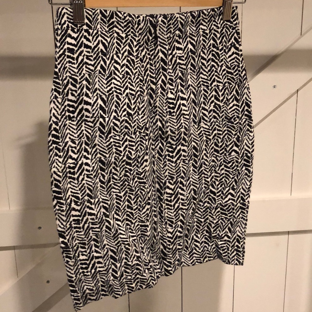 Express Body-con skirt - Picture 2 of 3